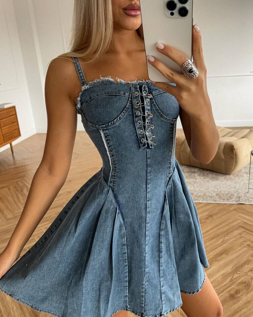 Robe élastique avec nœud à bretelles – Image 2